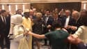 Les quelques pas de danse du couple Macron en Arménie 