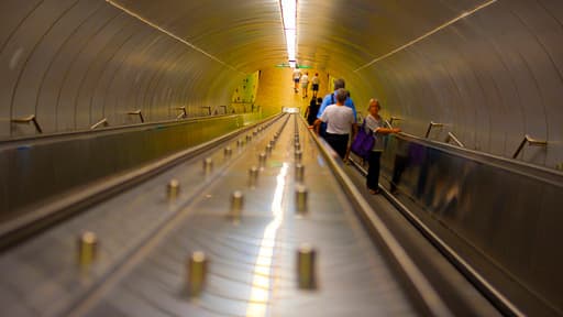 Entrée d'une station de métro à Montréal, Canada, en août 2010.