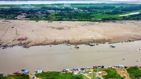 Vue aérienne du fleuve Amazone depuis la ville de Leticia en Colombie, ce 14 septembre 2024