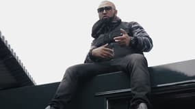 Le rappeur Samat dans le clip Crime organisé