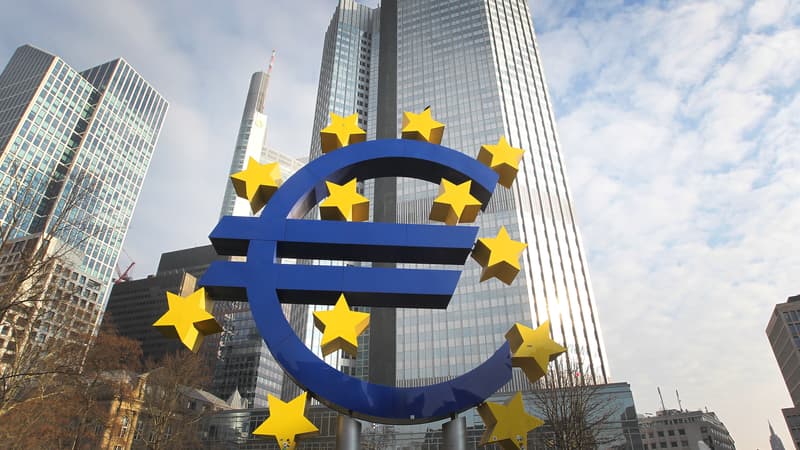 La BCE a décidé de maintenir à un niveau particulièrement bas non seulement les taux d’intérêt des opérations principales de refinancement, mais aussi ceux qui concernent les facilités de prêt marginal et de dépôt.