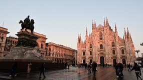 Des personnes se promenant sur la Piazza del Duomo, le 18 janvier 2022 à Milan (photo d'illustration).