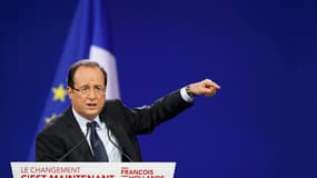 Lors de son premier grand discours de campagne, dimanche au Bourget, François Hollande s'est engagé à renforcer les effectifs de la police et de la justice dans les zones difficiles et a mis en garde les "petits caïds" des cités. /Photo prise le 22 janvie
