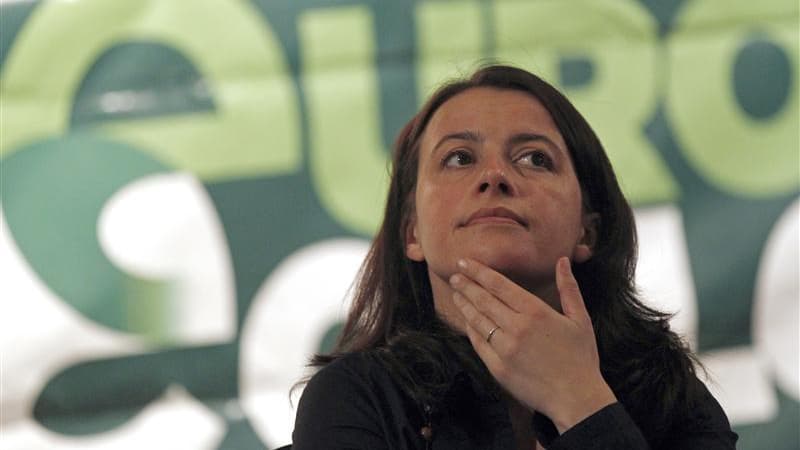 Cécile Duflot, secrétaire nationale d'Europe Ecologie-Les Verts. Les membres d'EELV, réunis en conseil fédéral samedi, ont entériné l'accord conclu avec le Parti socialiste en vue des élections présidentielle et législatives de 2012. /Photo prise le 17 ma
