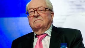 Jean-Marie Le Pen est suspendu provisoirement du FN 