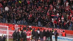 Les joueurs du Stade de Reims face à leurs supporteurs, le 11 janvier 2025