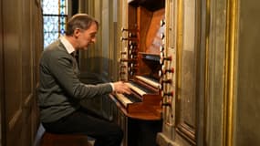 Olivier Latry, organiste, va réveiller les quelque 8.000 tuyaux de l'orgue de Notre-Dame de Paris les 7 et 8 décembre 2024.
