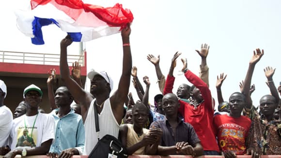 Dans le stade, la foule a acclamé François Hollande. Dans le stade, la foule a acclamé François Hollande.