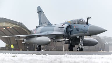 Un Mirage 2000-5 sur une base de l'armée de l’Air et de l’Espace.