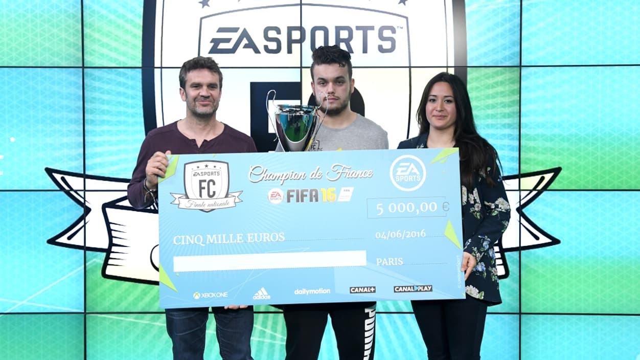 Un chèque de 5000 euros et une belle coupe de champion pour Corentin Un chèque de 5000 euros et une belle coupe de champion pour Corentin