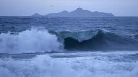 Des vagues près des îles sanguinaires, près d'Ajaccio, le 11 décembre 2017.