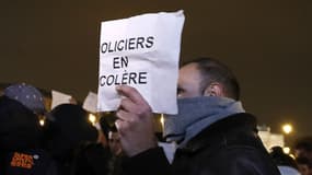 Un policier durant la manifestation mardi 1er novembre à Paris. 