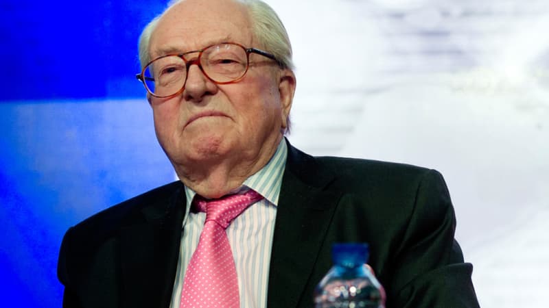 Jean-Marie Le Pen n'exclut pas de se présenter aux régionales en Paca.