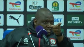 Accusé de magie noire contre le Wydad, le coach du Galaxy FC quitte la conférence de presse en rage