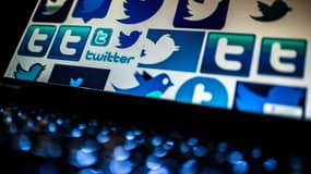 Pendant le confinement, Twitter dit avoir supprimé des comptes appelant à l’enfreindre ou au non-respect des gestes barrière. Ses systèmes automatisés en ont détecté plus de 4,3 millions.