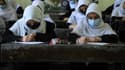 Des filles dans leur école à Hérat, le 17 août 2021 après le retour au pouvoir des talibans en Afghanistan