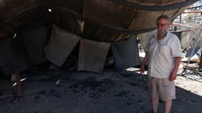Theodoros Arvantis, un agriculteur grec de la région de Marathon, dont l'exploitation a été détruite par les flammes en août 2024.