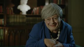 Andy Serkis imite Gollum déguisé en Theresa May 
