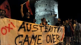 Des Grecs fête la victoire du non au référendum à Thessalonique le 5 juillet 2015