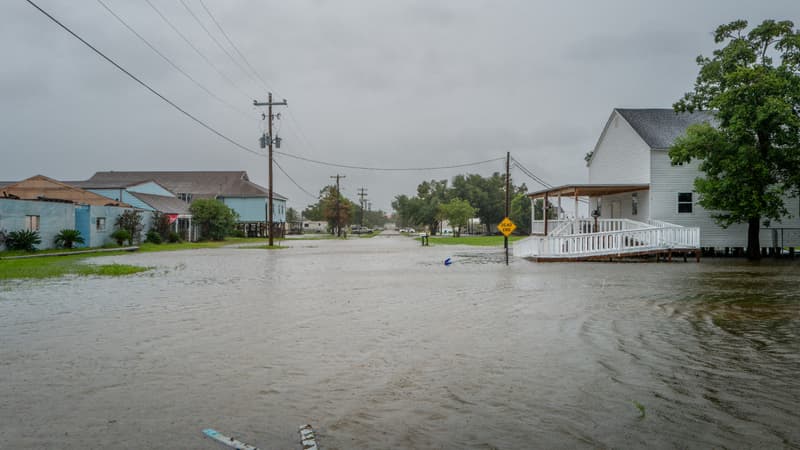 États-Unis: l'ouragan Francine, de catégorie 2 sur 5, touche terre en Louisiane thumbnail