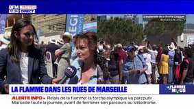 Marseille: la flamme olympique arrive devant la Cité scolaire internationale Jacques Chirac