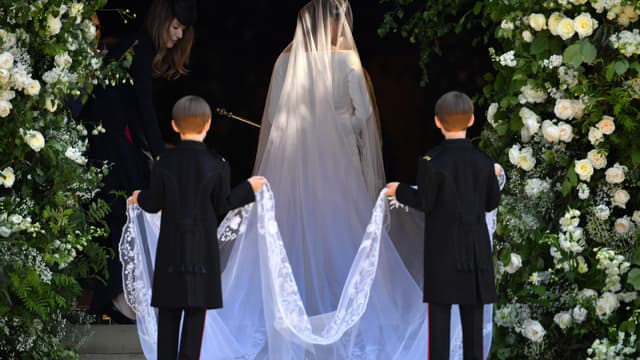 Meghan Markle arrive à la chapelle Saint-Georges