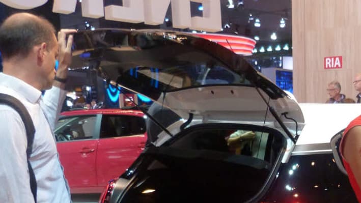 Citroën a engagé autant d'hôtes que d'hôtesses sur cette édition 2016 du Mondial de l'Automobile.