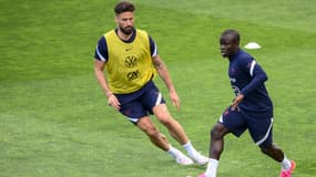 Olivier Giroud et N'Golo Kanté lors d'un entraînement de l'équipe de France, le 5 juin 2021