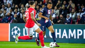 Kylian Mbappé face à Nicolas Otamendi, le 11 octobre 2022