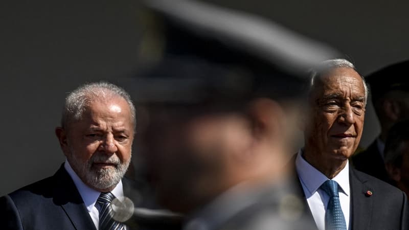 Le président brésilien Lula (à gauche) avec son homologue portugais Marcelo Rebelo de Sousa (à droite) à Lisbonne, le 22 avril 2023
