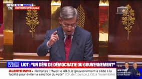 Malgré un micro coupé, le député Charles de Courson (Liot) continue son discours contre la réforme des retraites sous l'ovation des élus de la Nupes