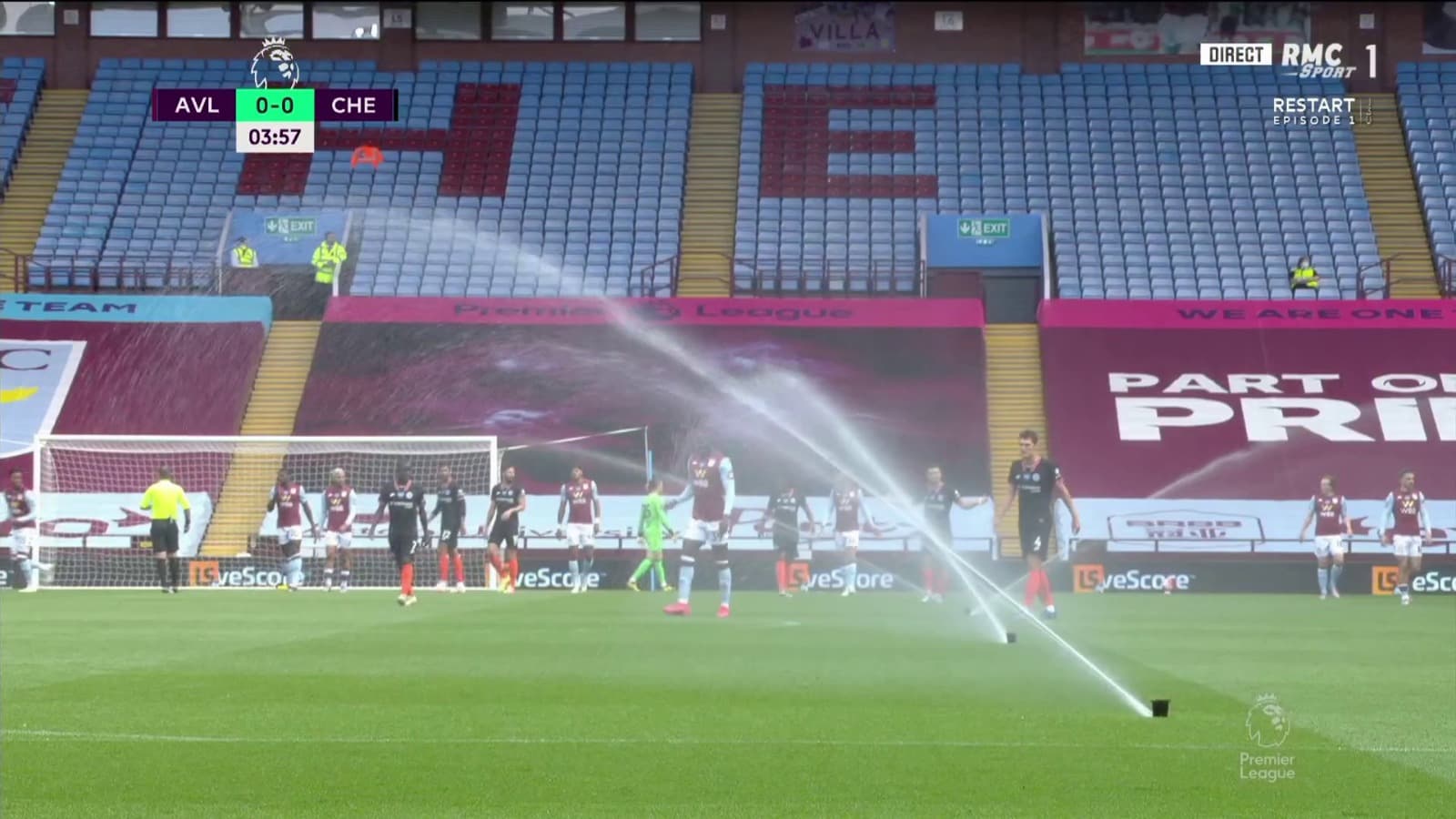 L'arrosage automatique a perturbé le début d'Aston Villa-Chelsea L'arrosage automatique a perturbé le début d'Aston Villa-Chelsea