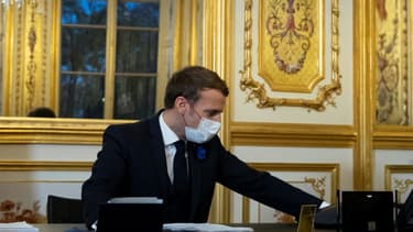 Emmanuel Macron lors de son échange téléphonique avec Joe Biden, le 10 novembre 2020 à Paris
