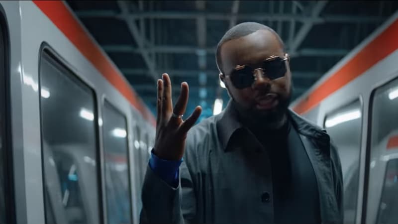 Gims et Sting ont tourné le clip au mois de juillet dans un entrepôt de maintenance.