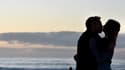 Un couple s'embrasse à Sydney, en Australie. (Photo d'illustration)
