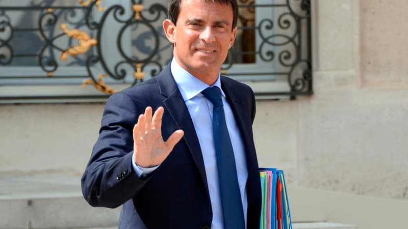 L'entourage de Manuel Valls estime qu'Arnaud Montebourg a dépassé une "ligne jaune" en critiquant l'action économique du gouvernement.
