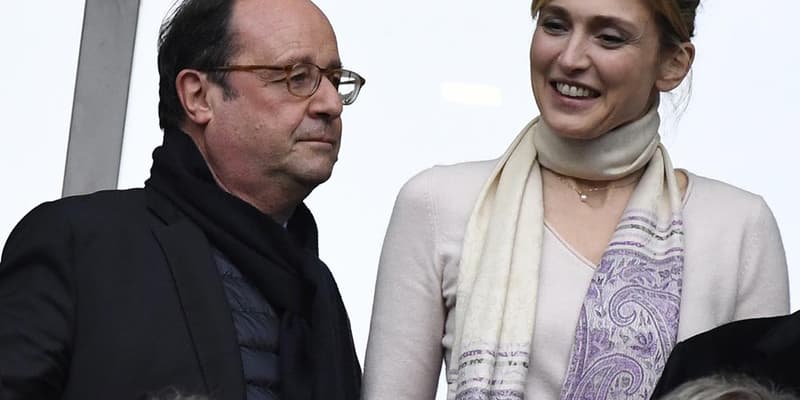 François Hollande et Julie Gayet en mars 2018 à un match des Six Nations au Stade de France.