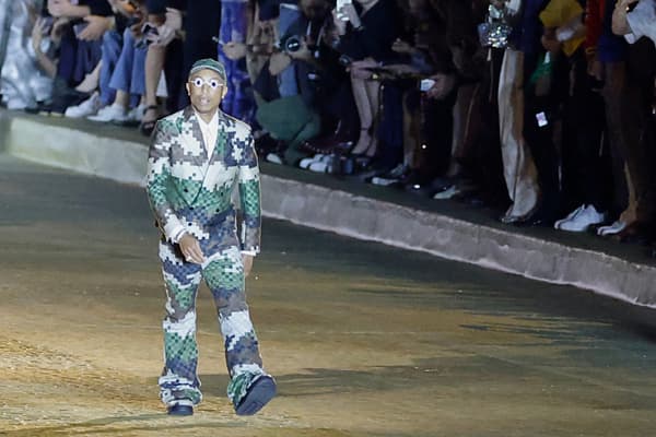 Pharrell Williams lors du show Louis Vuitton homme SS24