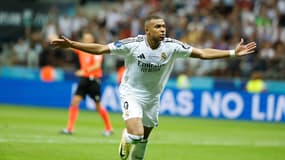 Kylian Mbappé célèbre son premier but sous ses nouvelles couleurs lors de son premier match avec le Real en Supercoupe d'Europe, le 14 août 2024