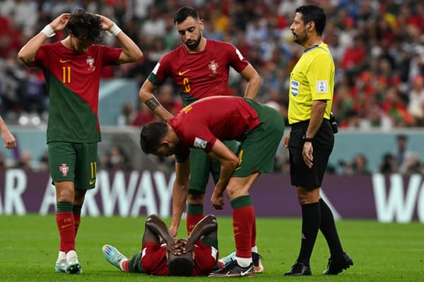 Nuno Mendes en pleurs lors de Portugal-Uruguay au Mondial 2022