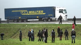 Un migrant a été retrouvé mort dans un camion près du port de Calais (image d'illustration)