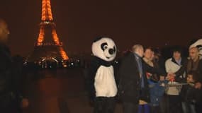 A l'occasion de l'opération "Earth Hour", la Tour Eiffel s'est éteinte l'espace de 5 minutes.