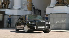 La nouvelle limousine officielle de Vladimir Poutine, lors la cérémonie d'investiture du président russe le 7 mai, à Moscou. 