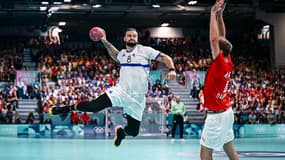 Elohim Prandi lors de l'entrée en lice de l'équipe de France de handball contre le Danemark aux JO de Paris, 27 juillet 2024