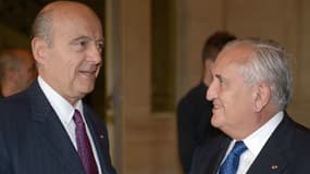 Alain Juppé et Jean-Pierre Raffarin (et François Fillon) pourraient prendre la tête de l'UMP.