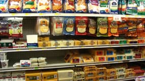 Un rayon fromage d'un supermarché américain 