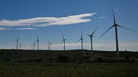 Un parc éolien à Aumelas, à l'ouest de Montpellier, le 12 mars 2025 dans l'Hérault