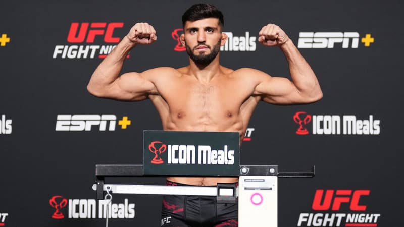 Une pesÃ©e sous tension: Tsarukyan perd ses nerfs et assÃ¨ne un coup de tÃªte Ã  Hooker...