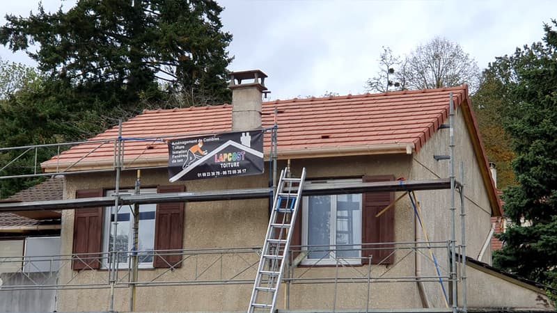 LAPCOST est une entreprise familiale spécialisée dans la toiture.