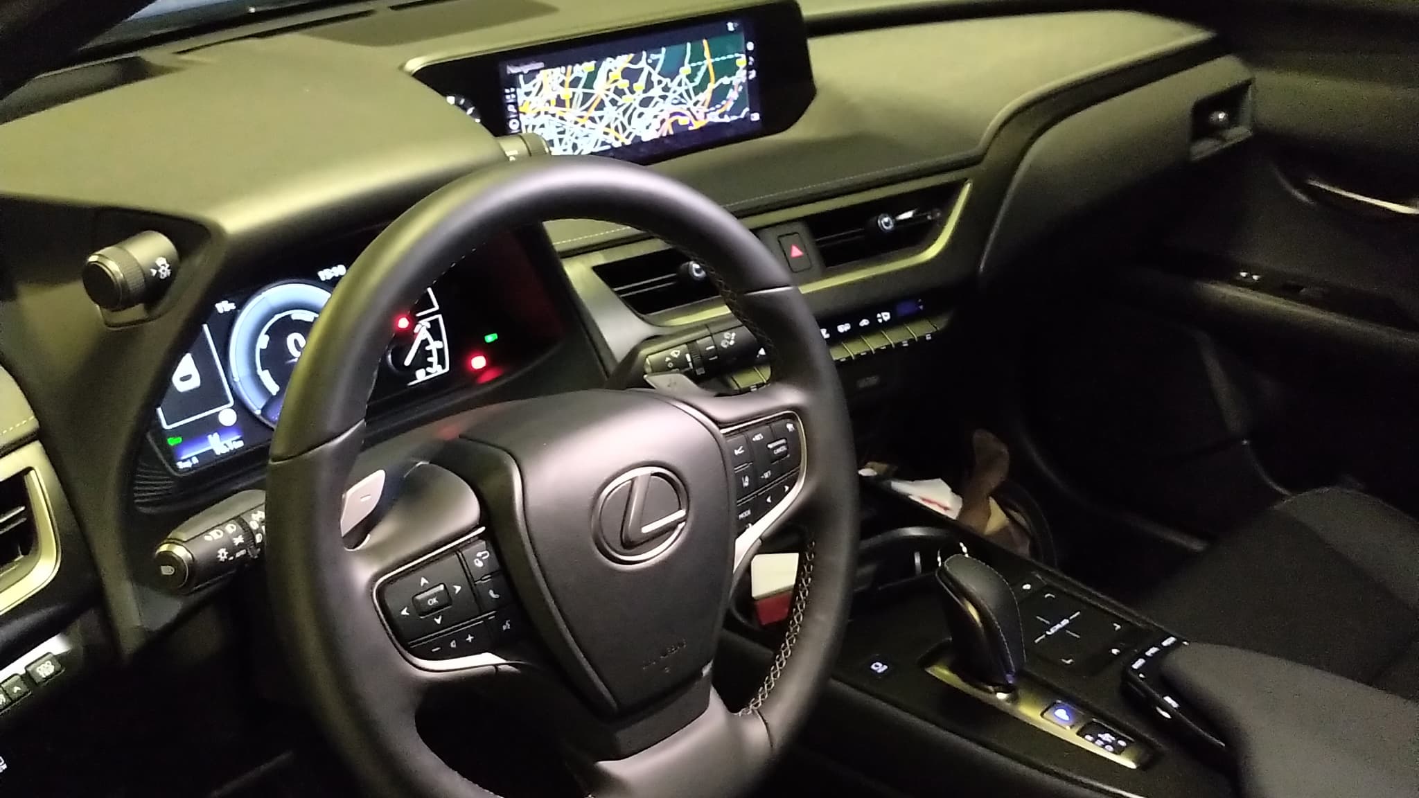 L'habitacle très confortable de ce Lexus UX300e. L'habitacle très confortable de ce Lexus UX300e.